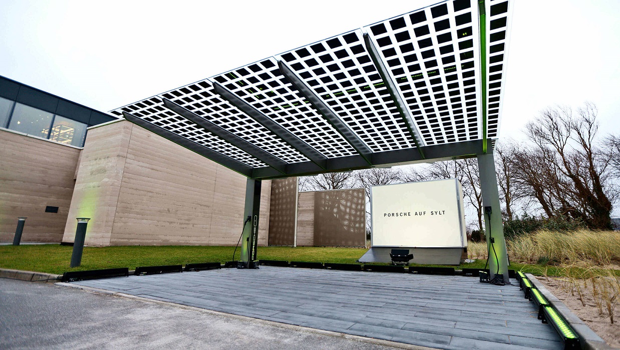 Halbtransparente Photovoltaik-Module auf Carport